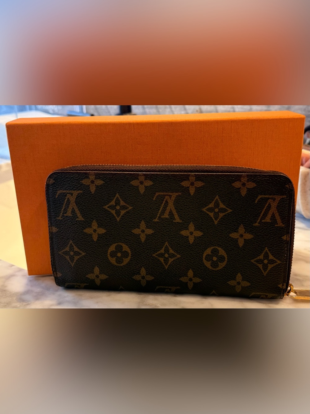 Authentic Louis Vuitton Zippy Wallet! - Picture 5 of 15